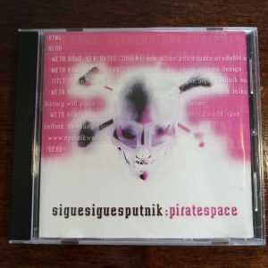 SIGUESIGUESPUTNIK - PIRATESPACE Meta Name History Head HTML CD Music Album